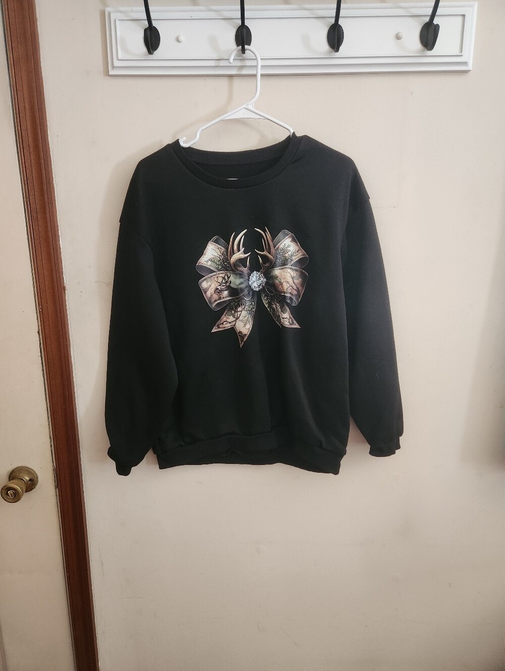 🎉 Hunting Themed Bow Pullover